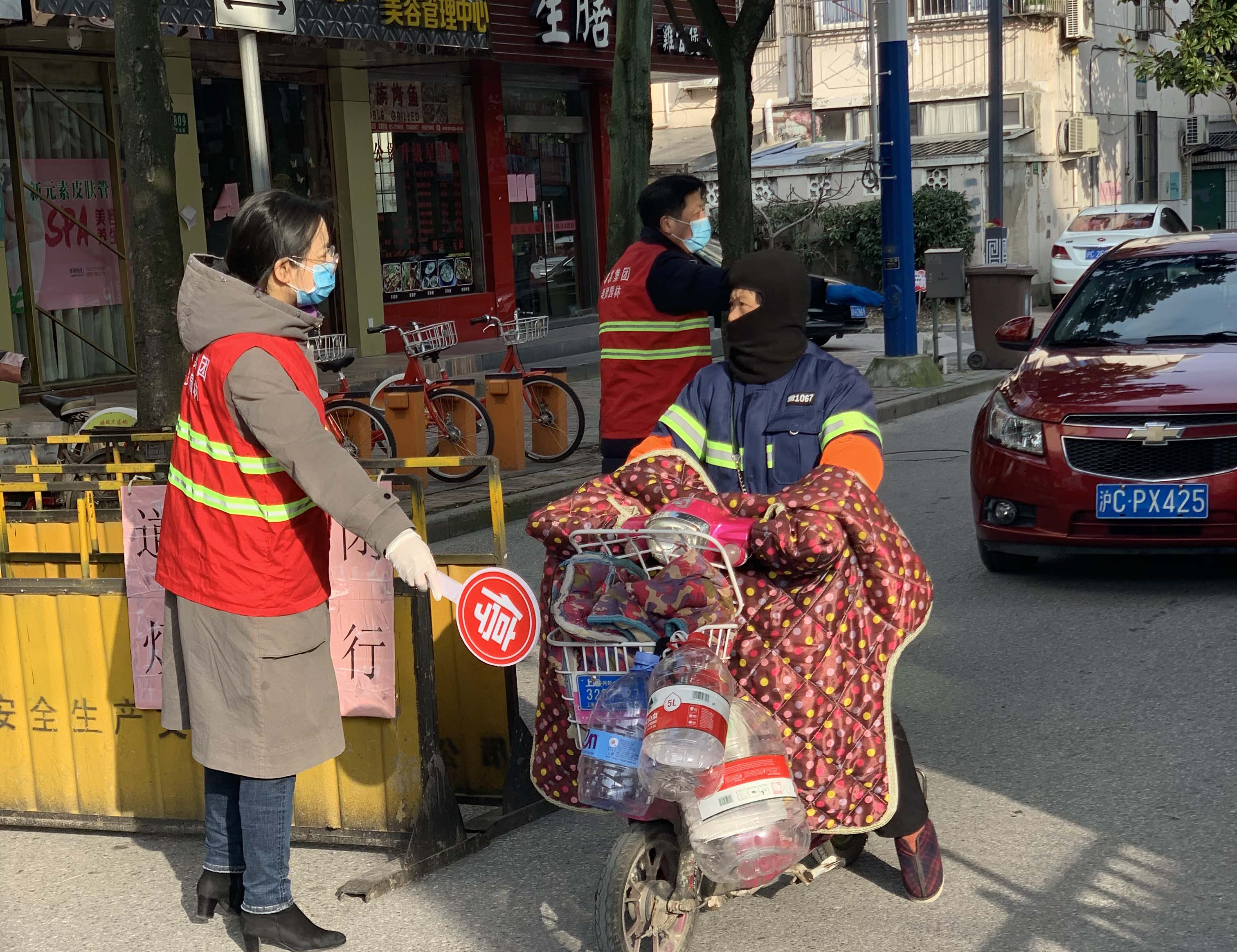 5e5efb65715f5.jpg 誌(zhi)願(yuan)者小(xiao)區防(fang)疫工作2.jpg